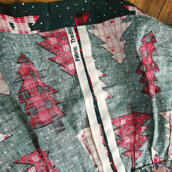 Vintage Handmade Red Green Lace  Round Christmas Tree Skirt - Picture 9 of 10